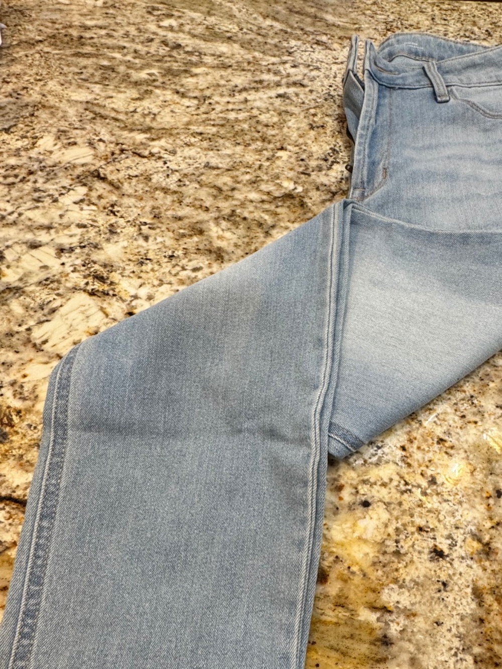 LOOK!!! OLD NAVY HIGH-RISE WOW STRAIGHT JEANS NWT Size 8P DISCOUNTED SHIPPING